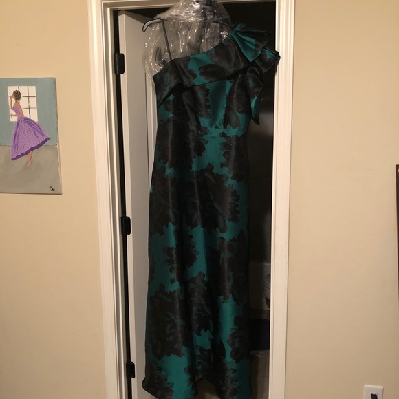 Beautiful formal dress black and green - Picture 4 of 7